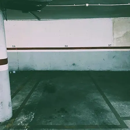 Esmeralda With Free Private Underground Parking Apartment